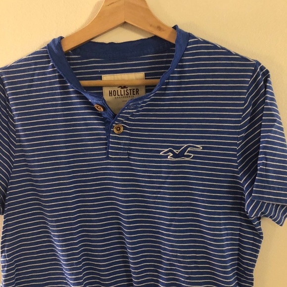 NWOT Hollister short sleeve t - Picture 2 of 4